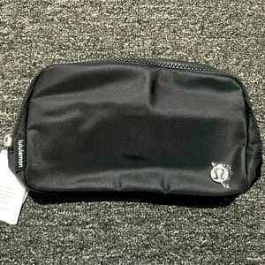 New With Tag Lululemon Everywhere Belt Bag Black